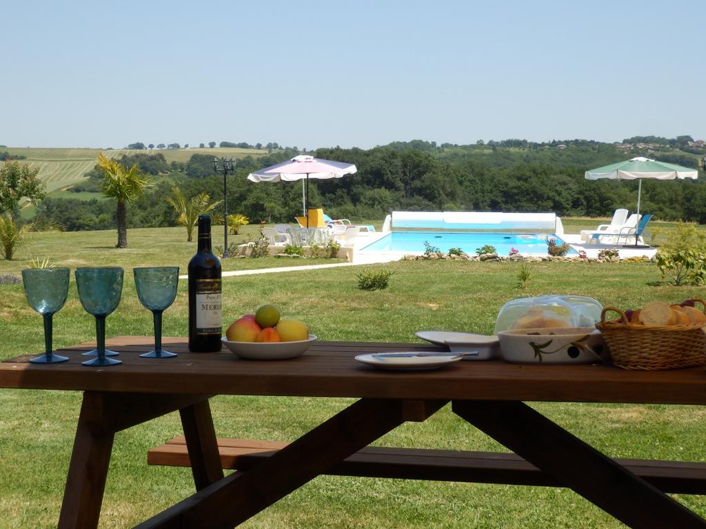 Gîtes Perruchet Castelnavet Buitenkant foto