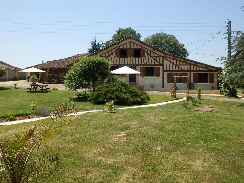 Gîtes Perruchet Castelnavet Buitenkant foto